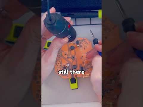 Soldering the integrated circuit #soldering #engineering #electronics