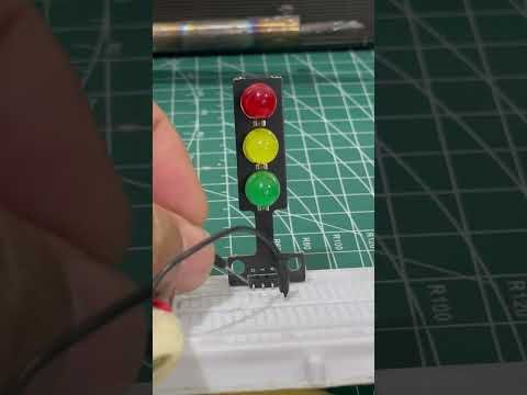 🚦 Testing Traffic Light Indicator! 🔴🟡🟢 #arduino #electronics